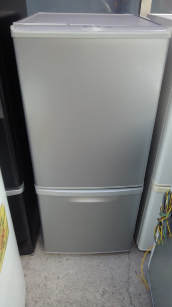 パナソニック製の冷蔵庫（NR-B144W-S）