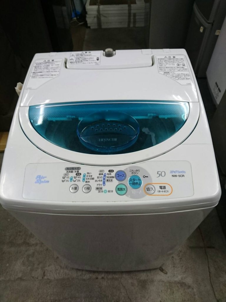 日立製の全自動洗濯機（NW-5CR）