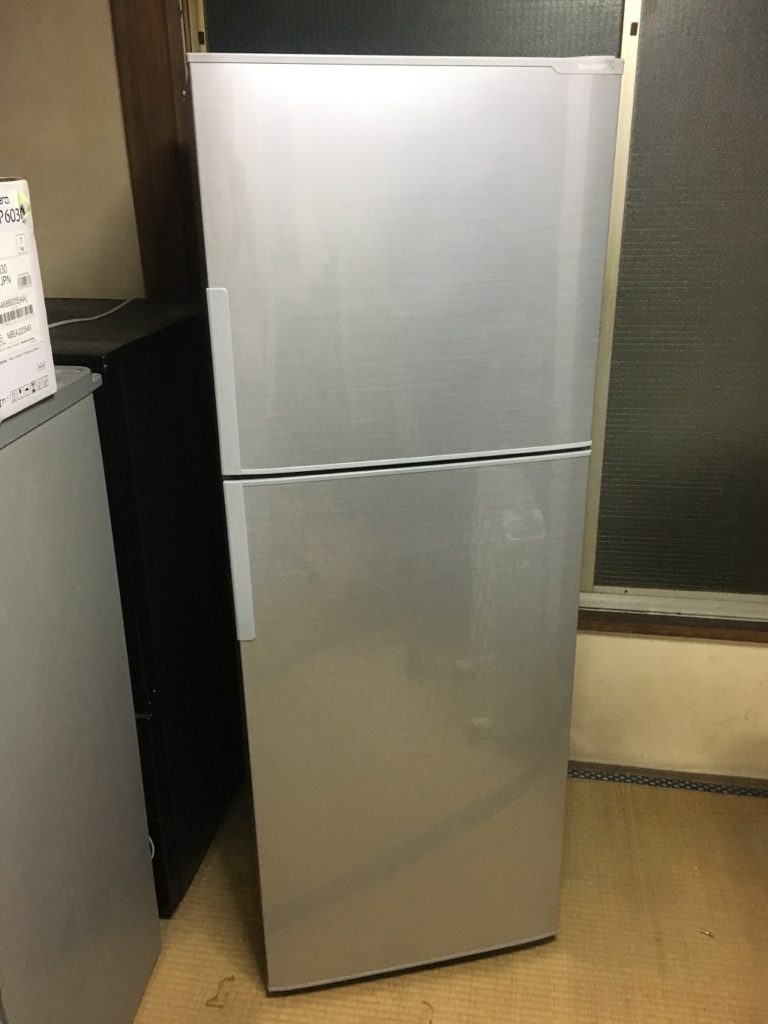シャープ製の2ドア冷蔵庫