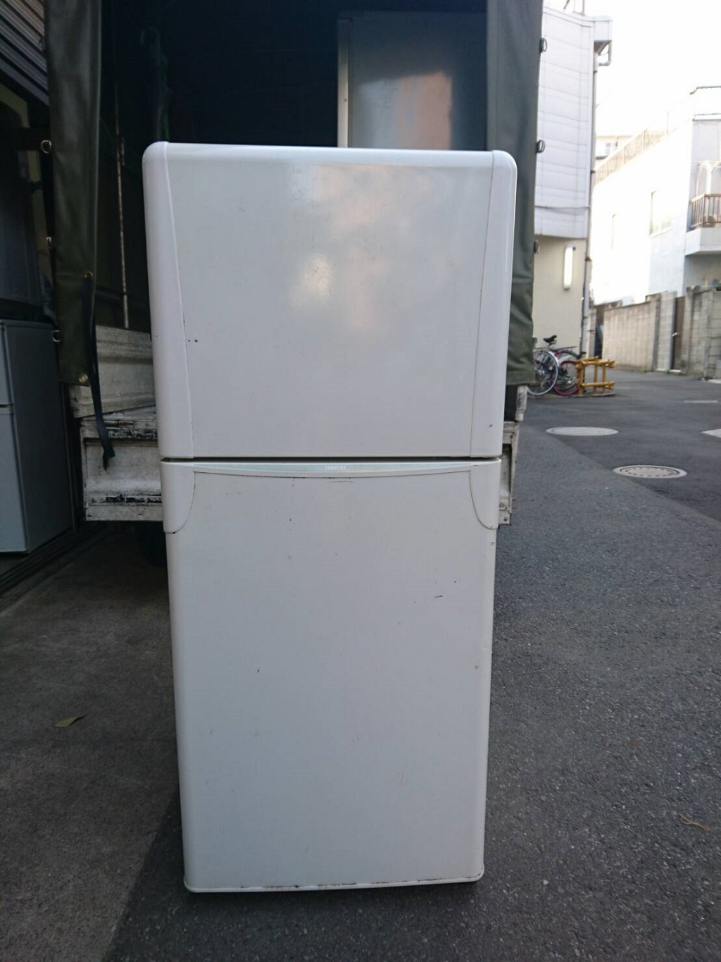 送料込み】冷凍冷蔵庫 YR-12T-WH