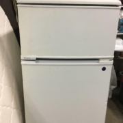 モリタ製の2ドア冷蔵庫