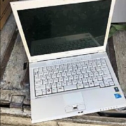 富士通製のノートパソコン