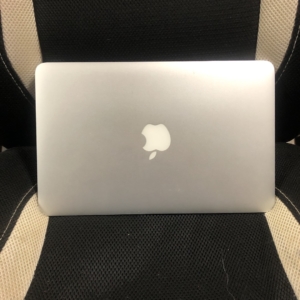 ノートパソコン（MacBook Air）