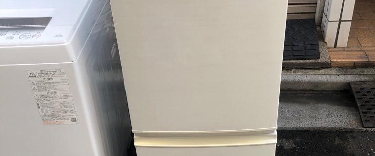 シャープ製2ドア冷蔵庫SJ-D14C-Wの外観写真｜137L容量・単身用コンパクトモデル