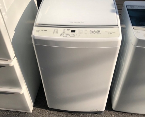 アクア製全自動洗濯機 AQW-S7E9 を正面から撮影した外観。スタイリッシュなホワイトデザイン。
