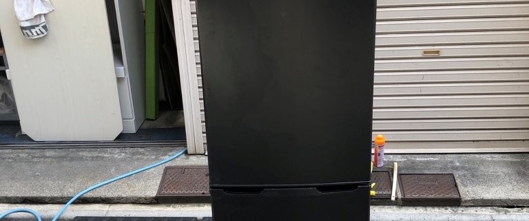 アイリスオーヤマ 冷蔵庫 IRSE-16A-B ブラック 162L 正面外観｜2020年製のスリム冷蔵庫