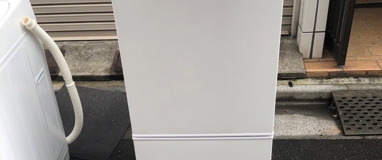 ニトリ 2ドア冷蔵庫 NTR-106WH の外観写真｜コンパクトで一人暮らし向けのホワイト冷蔵庫