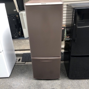 東京都中野区で回収したパナソニック冷蔵庫NR-B178W-T形｜ブラウンカラーのスリム2ドア冷蔵庫 正面全体