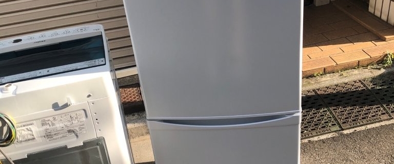 埼玉県八潮市で回収したアイリスオーヤマ製冷蔵庫IRSD-14A-Wの外観｜142Lタイプの2022年製2ドアモデル