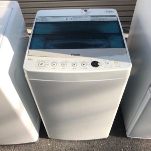 ハイアール全自動洗濯機 JW-C45A 正面からの外観｜4.5kg容量のコンパクト縦型モデル