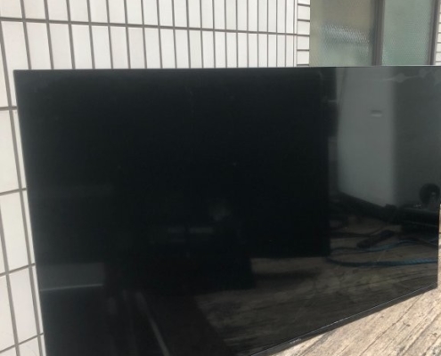 埼玉県三郷市で回収したXiaomi（シャオミ）55型液晶テレビL55M8-A2TWNの本体背面ラベルの写真｜家電回収・液晶テレビ引き取り事例