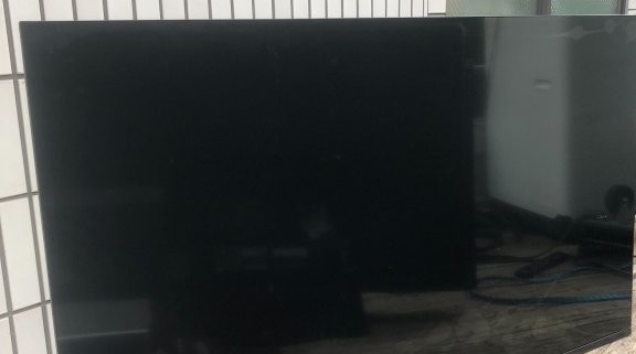 埼玉県三郷市で回収したXiaomi（シャオミ）55型液晶テレビL55M8-A2TWNの本体背面ラベルの写真｜家電回収・液晶テレビ引き取り事例