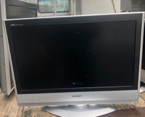 パナソニック VIERA TH-32LX60 の背面端子パネル。アンテナ端子・D端子・AV入力などが配置された旧型液晶テレビの接続部写真