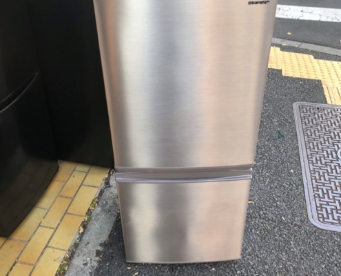 シャープ製2ドア冷蔵庫 SJ-D14E-N 正面外観 シルバー 137L