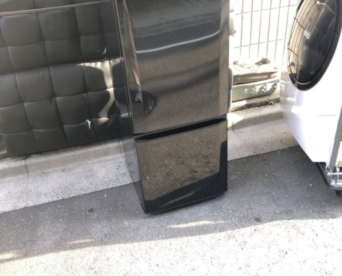 三菱電機 MR-P15D-B ブラックカラーの2ドア冷蔵庫 外観全体