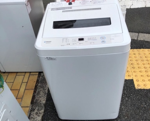 埼玉県三郷市インター南の賃貸アパートで回収したmaxzen全自動洗濯機JW55WP01（洗濯容量5.5kg・2021年製）の外観