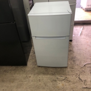 東京都稲城市矢野口の賃貸アパートで回収したハイアール製2ドア冷蔵庫JR-85A（85L・2020年製）の外観