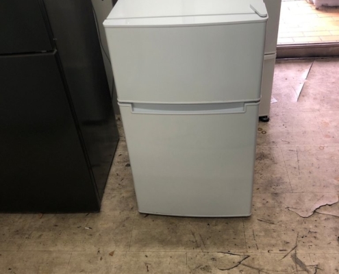 東京都稲城市矢野口の賃貸アパートで回収したハイアール製2ドア冷蔵庫JR-85A（85L・2020年製）の外観