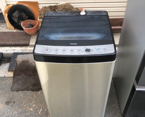 東京都三鷹市大沢の賃貸マンションで回収したハイアール縦型洗濯機JW-XP2C55F（5.5kg・2021年製）の外観