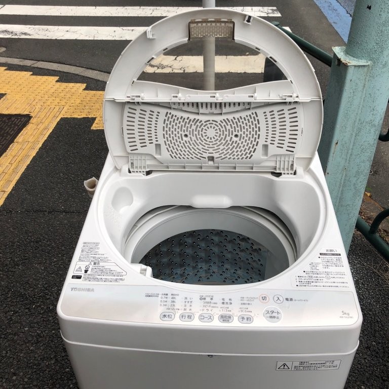 埼玉県八潮市八條で回収したTOSHIBA AW-5G2 5.0kg 2015年製 全自動電気洗濯機の上蓋開放状態